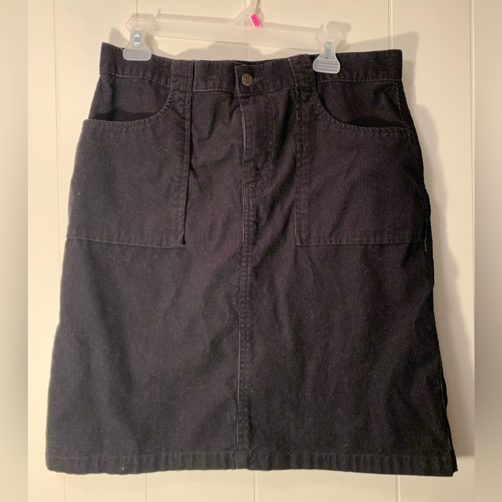 - Leviβs corduroy skirt